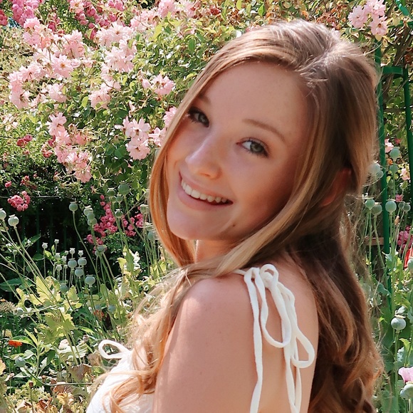 Meet your Posher, Sarah - Picture 1 of 1